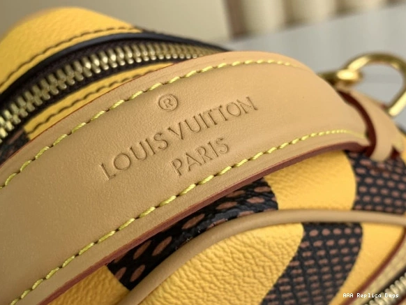Aaa replica ru LOUIS VUITTON Chess Messenger-24*24*8CM 0715